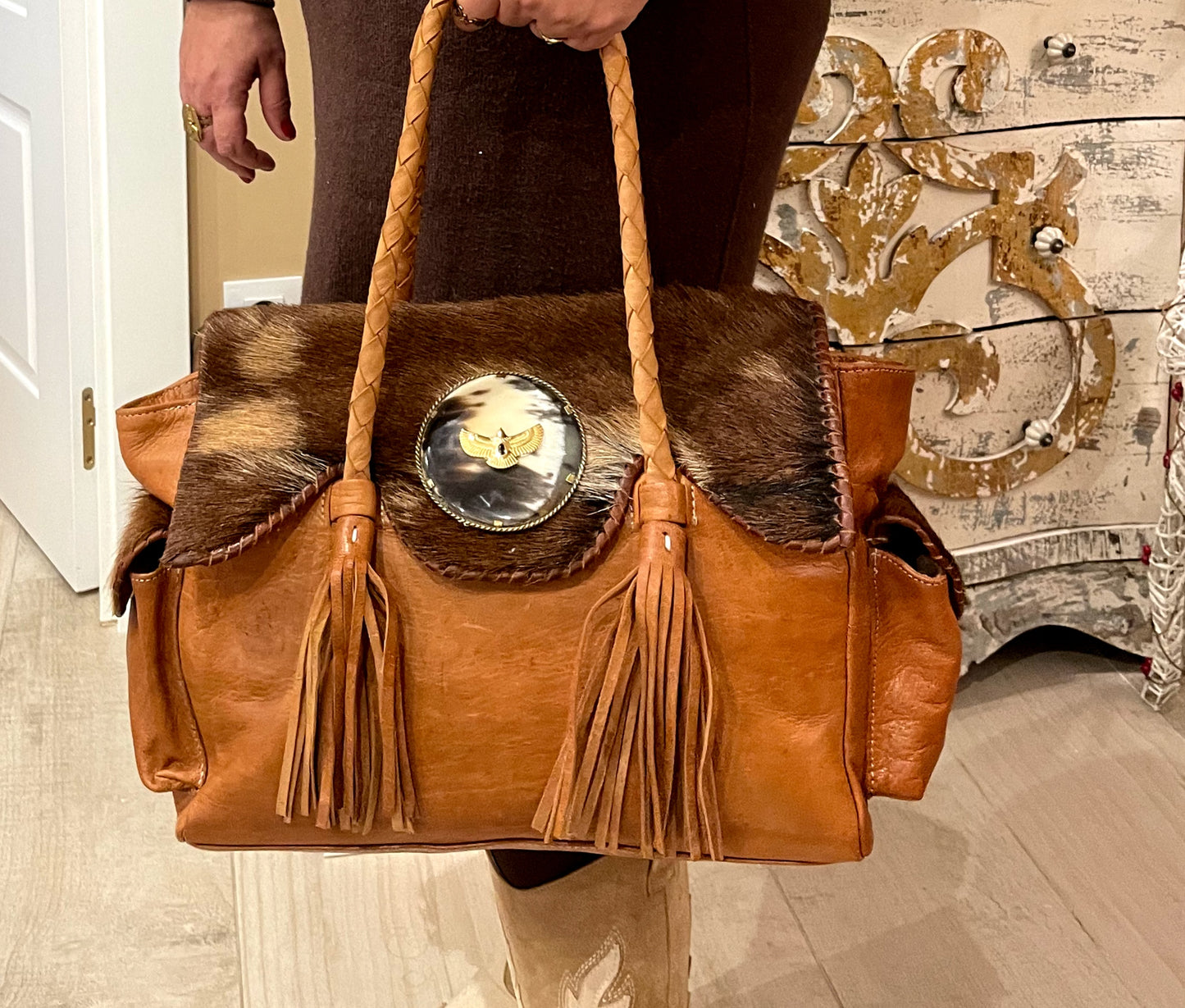 Bolso Carla artesanal de cuero con detalles naturales