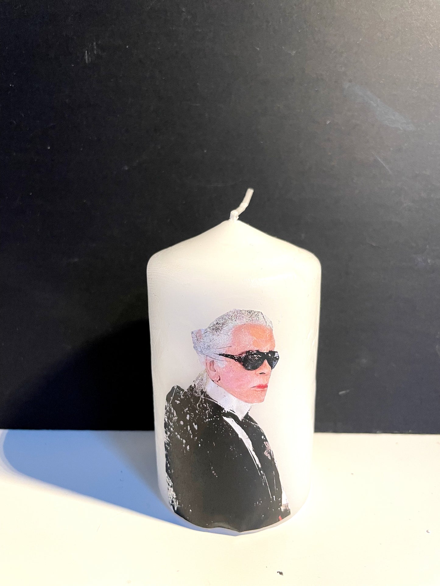 Vela Decorativa “Homenaje a Karl Lagerfeld”