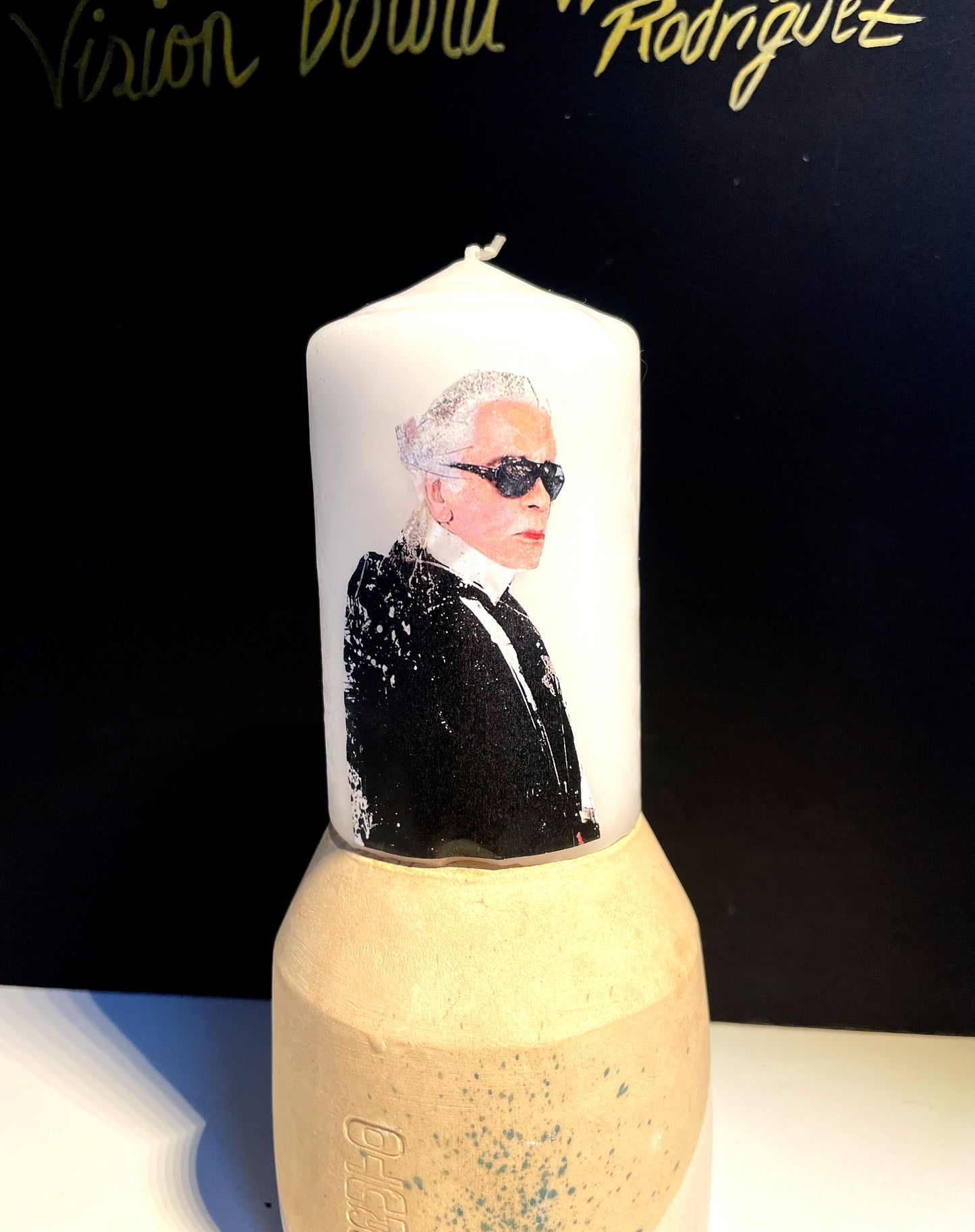 Vela Decorativa “Homenaje a Karl Lagerfeld”